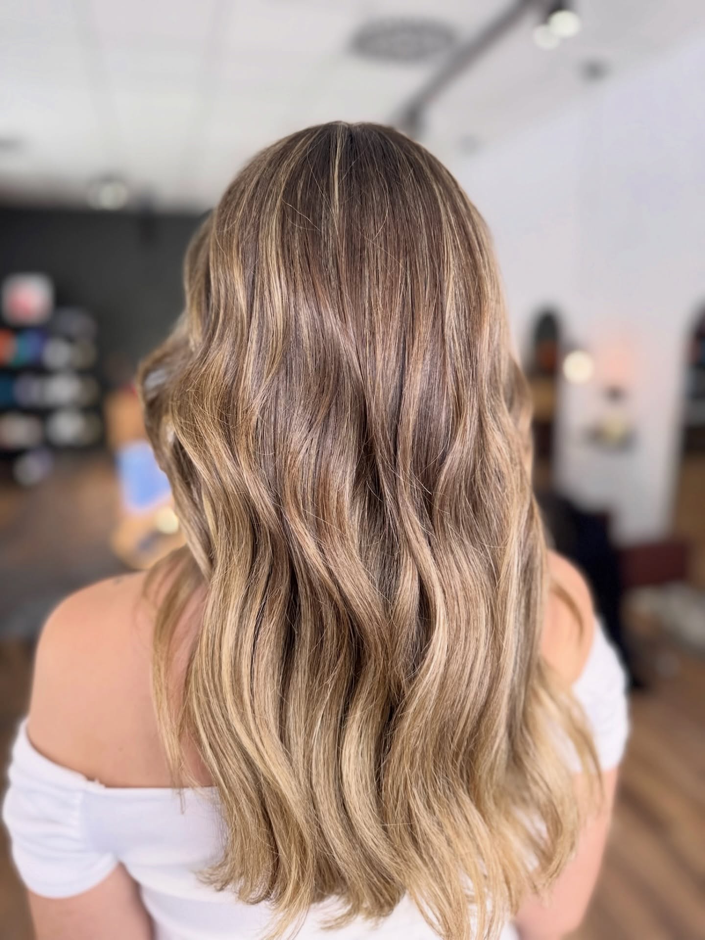 PROMO FLASH MILANOCENTER Tu cambio de look soñado, ahora con precio especial. Balayage Antes 180€…